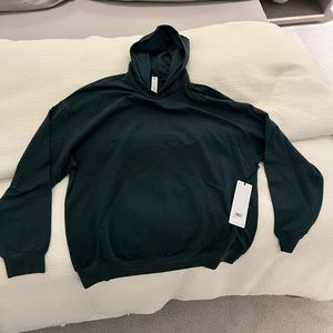 NWT Alo Accolade Hoodie. Size M